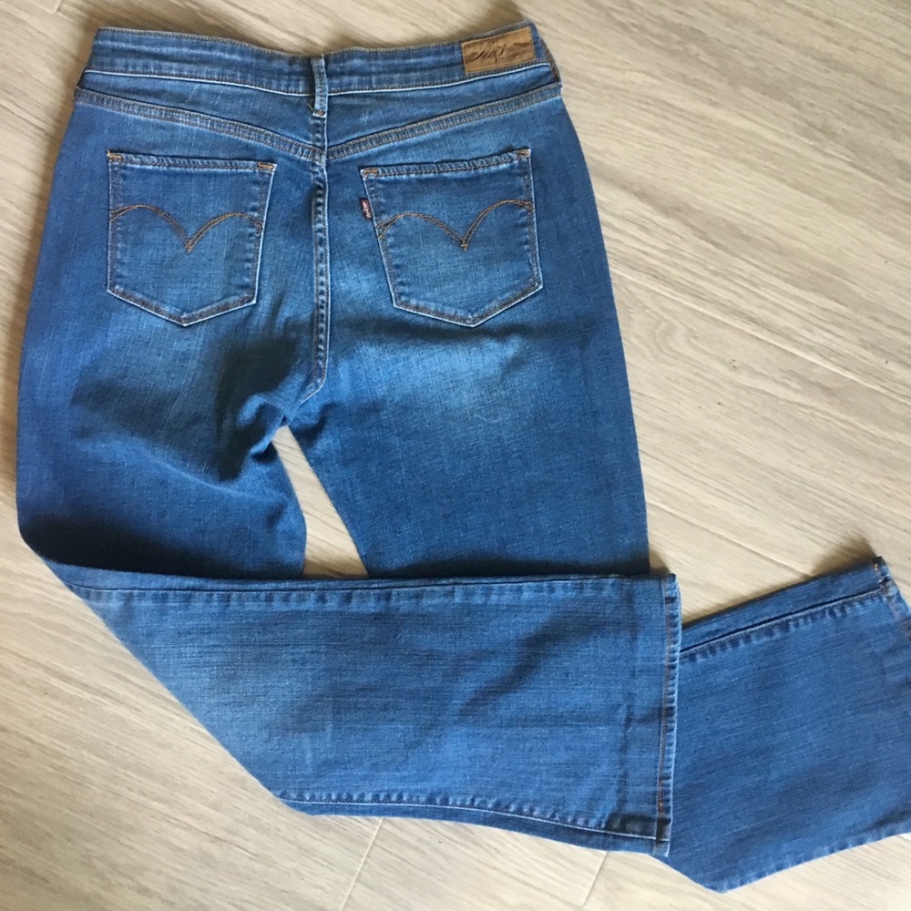 Classic Rise Bootcut Levis - Picture 5 of 7